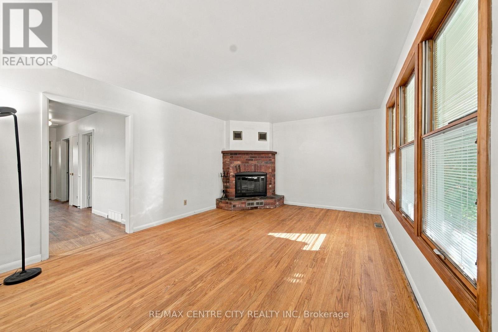 740 Dunboyne Crescent Property Photo 11