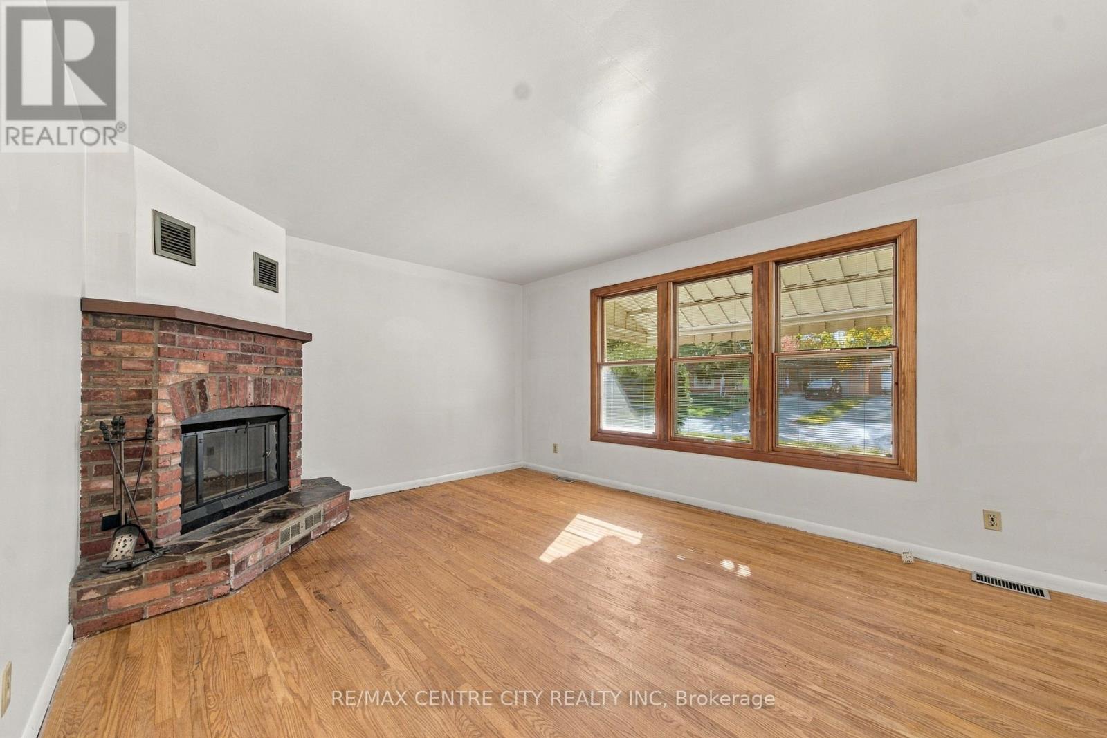 740 Dunboyne Crescent Property Photo 12