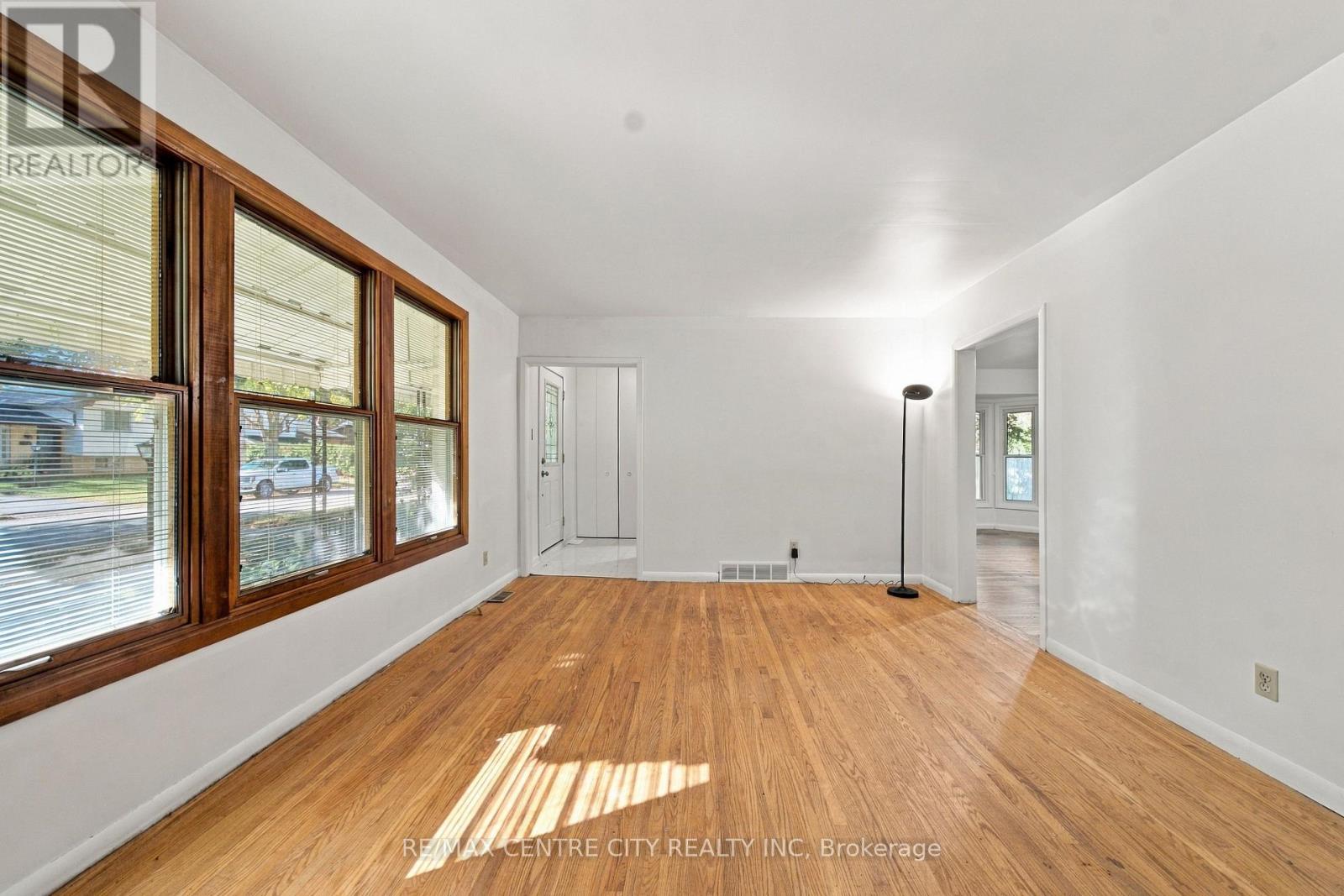 740 Dunboyne Crescent Property Photo 14
