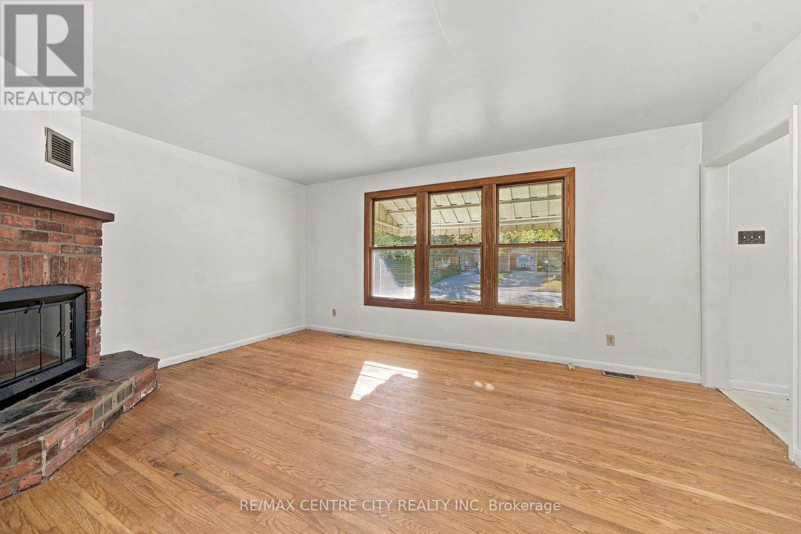 740 Dunboyne Crescent Property Photo 15