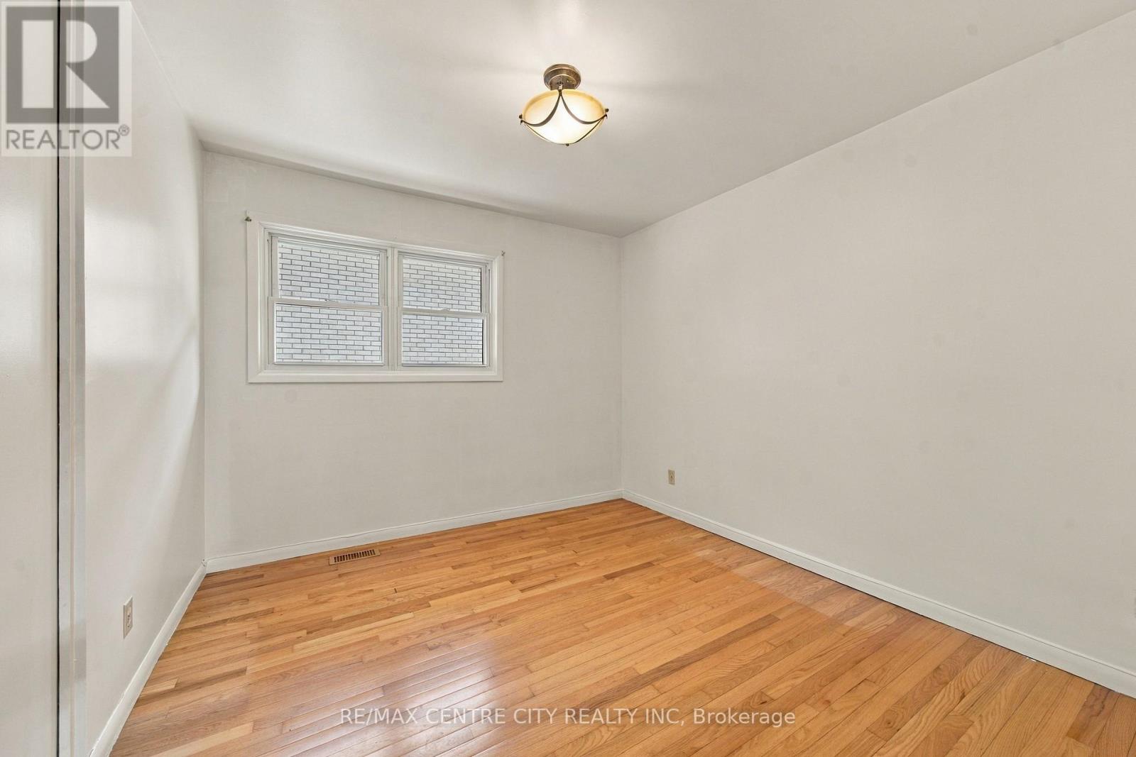 740 Dunboyne Crescent Property Photo 23