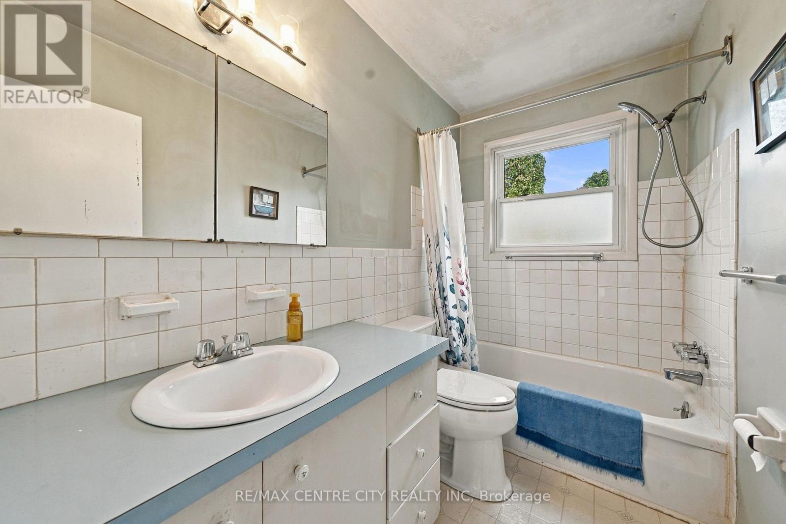740 Dunboyne Crescent Property Photo 31