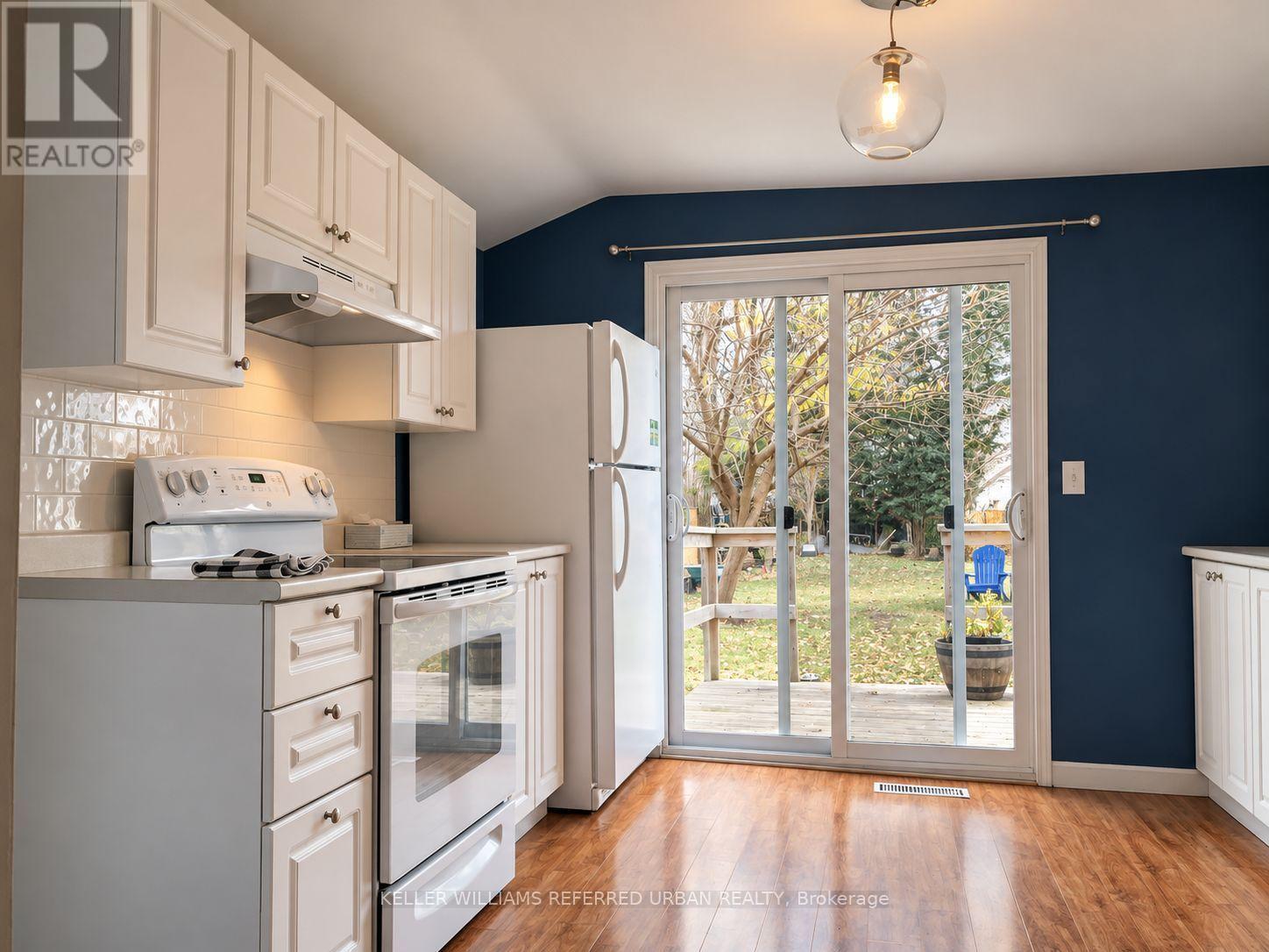 232 University Avenue W Property Photo 2