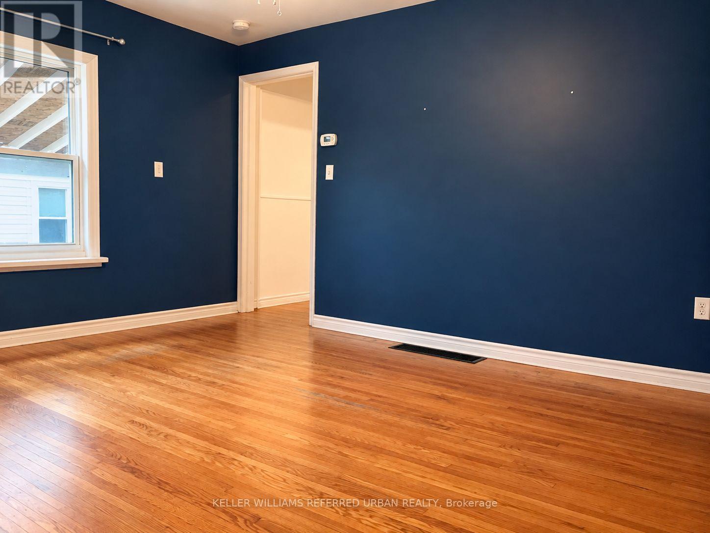 232 University Avenue W Property Photo 5