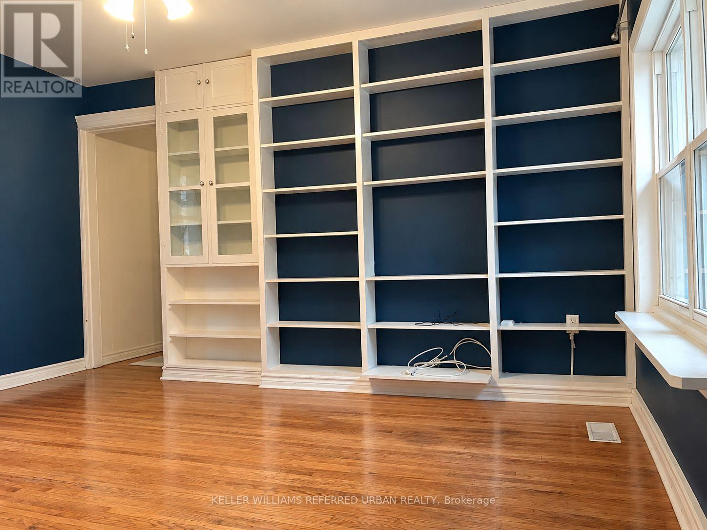 232 University Avenue W Property Photo 6