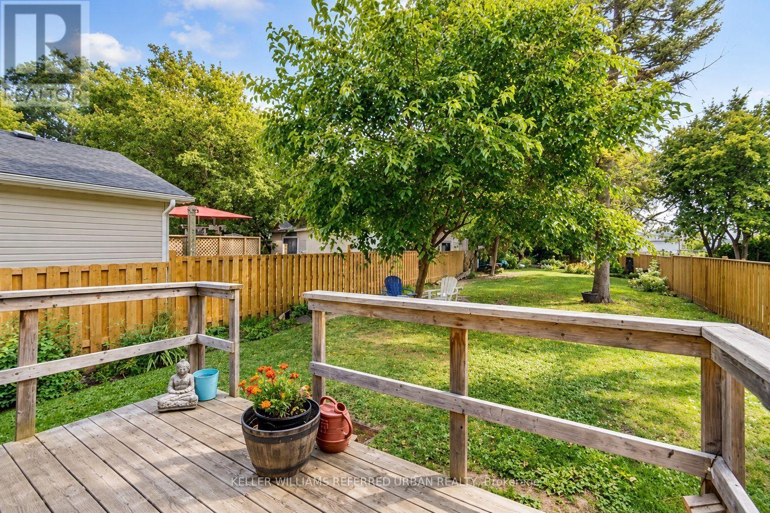 232 University Avenue W Property Photo 8