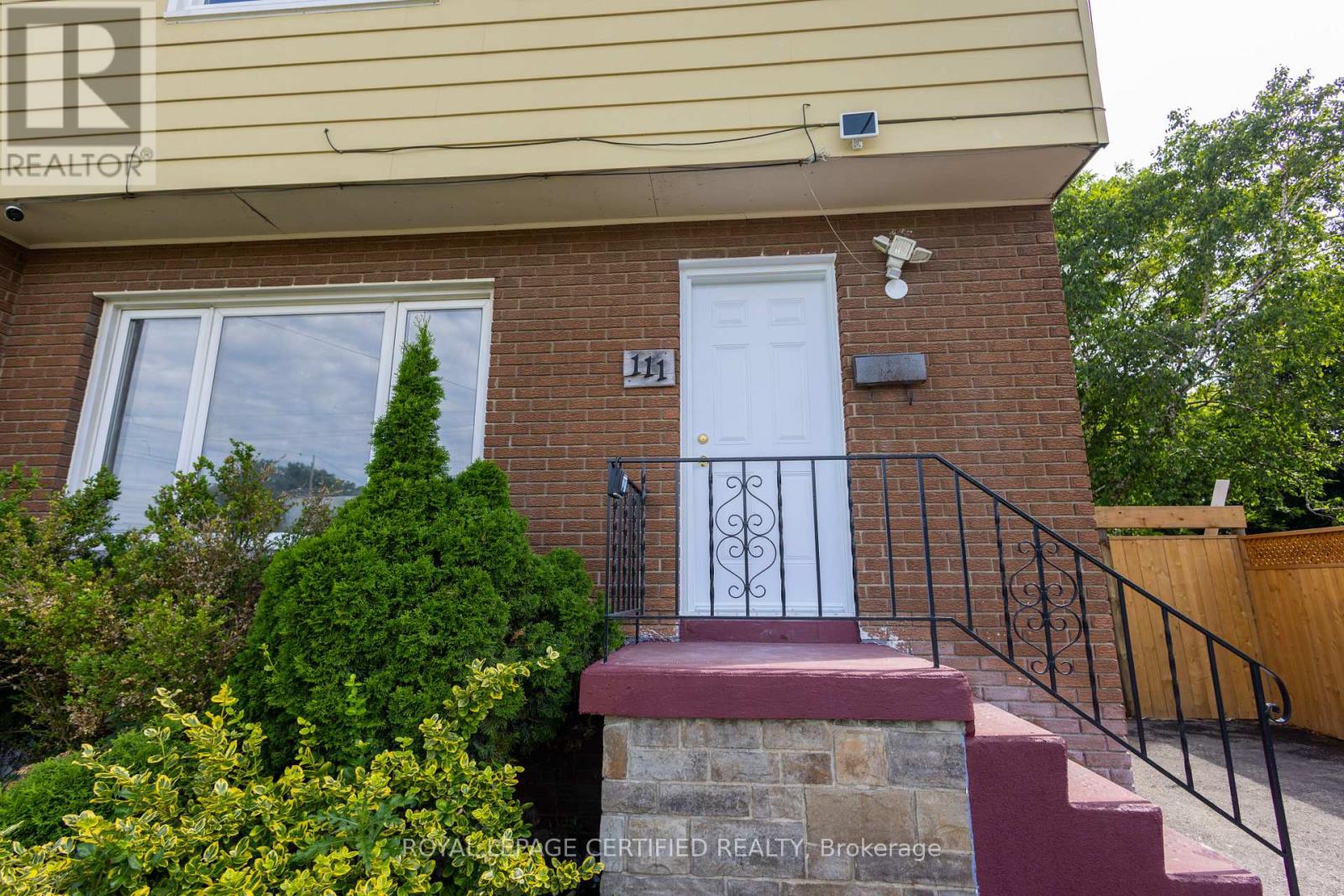 Upper - 111 Limeridge Road W Property Photo 7