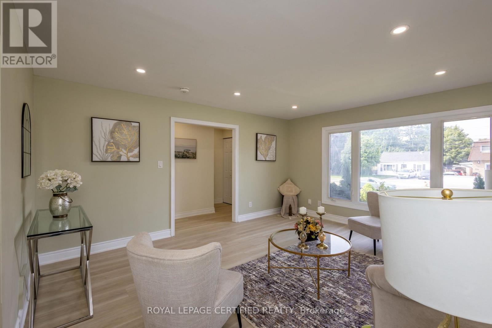 Upper - 111 Limeridge Road W Property Photo 8