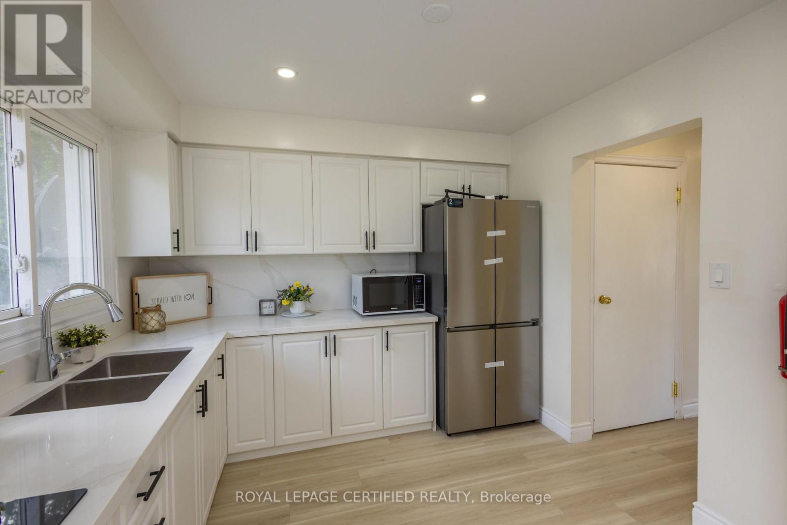 Upper - 111 Limeridge Road W Property Photo 17