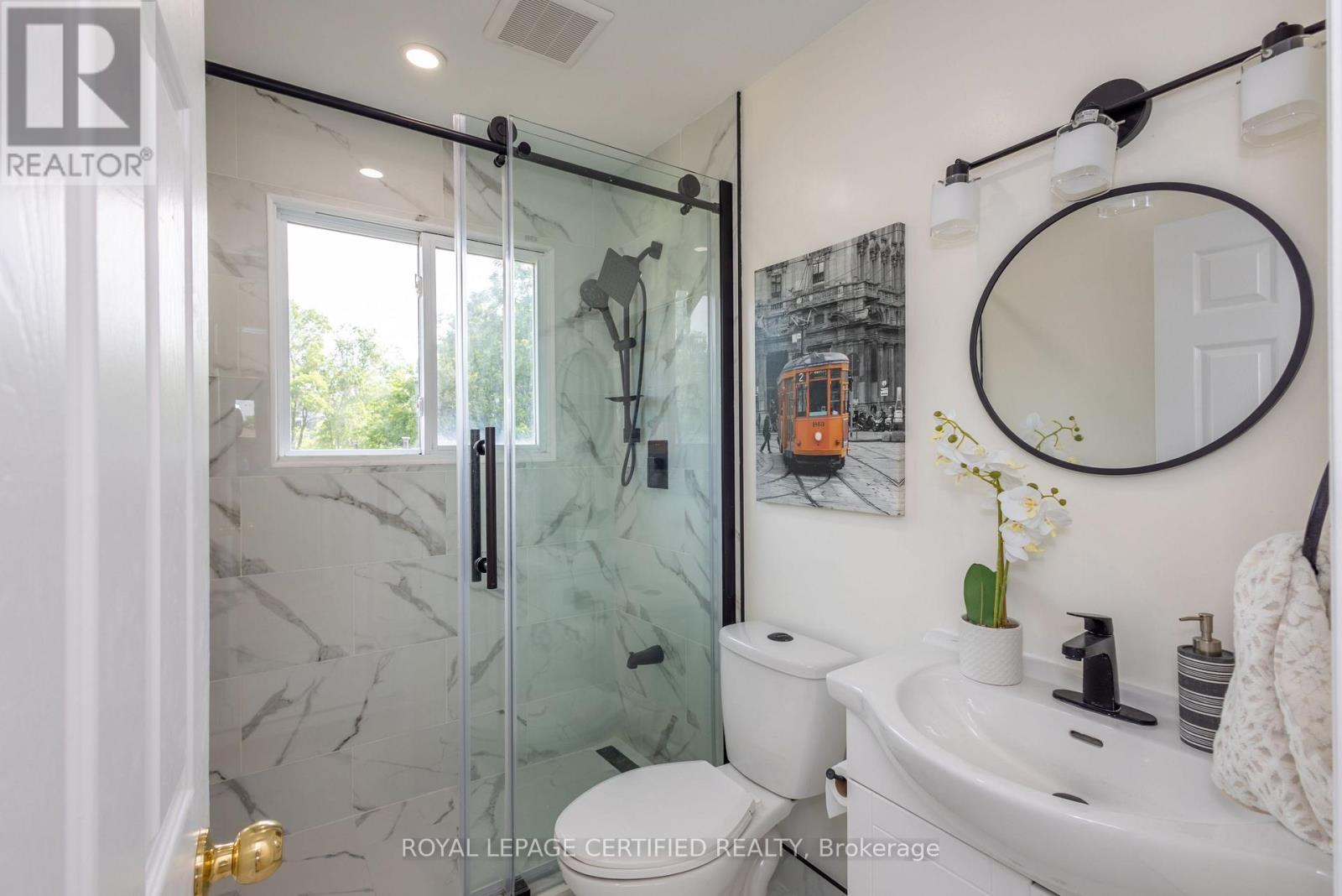 Upper - 111 Limeridge Road W Property Photo 27