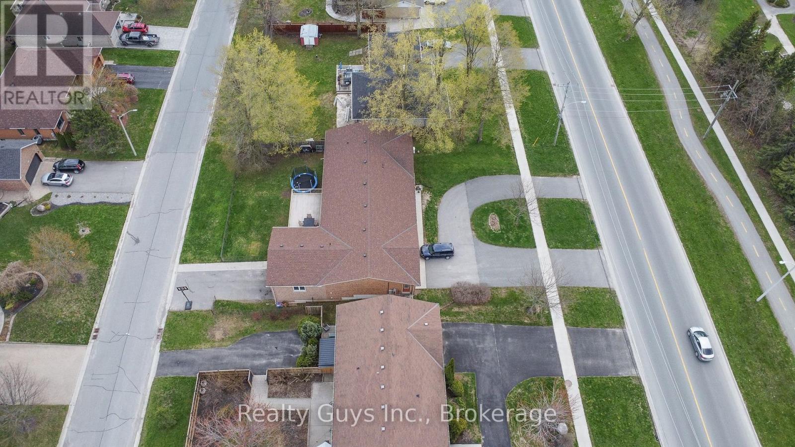 668 Brealey Drive Property Photo 7