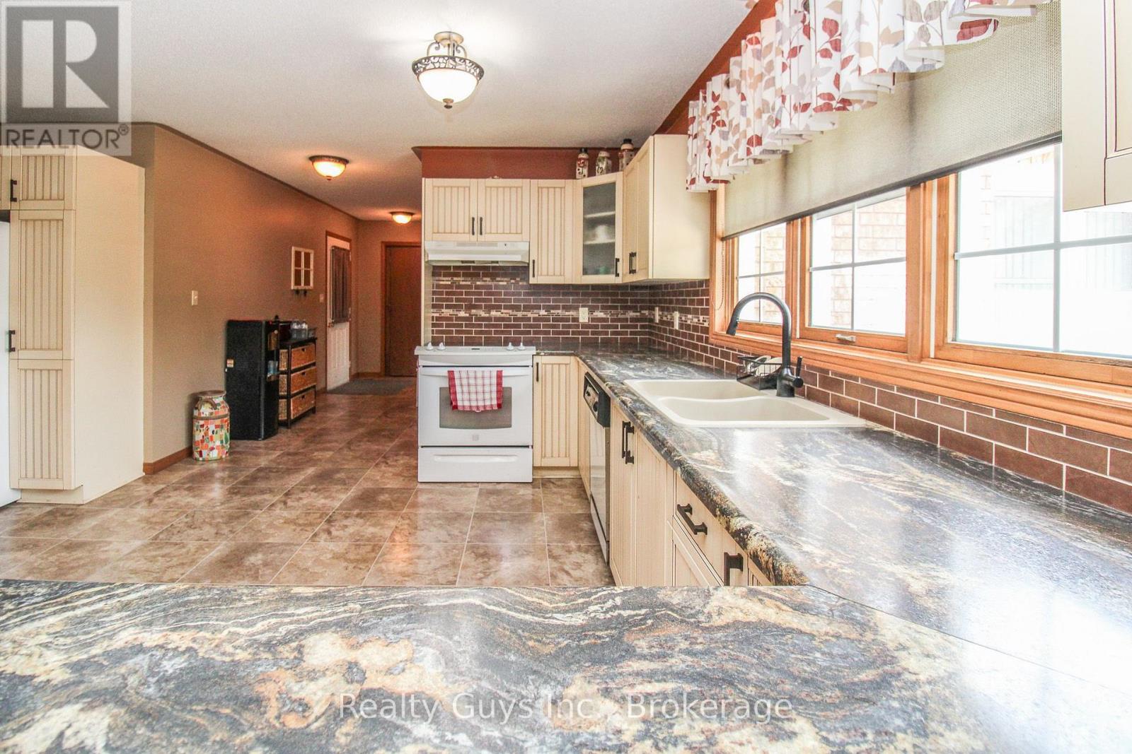 668 Brealey Drive Property Photo 13