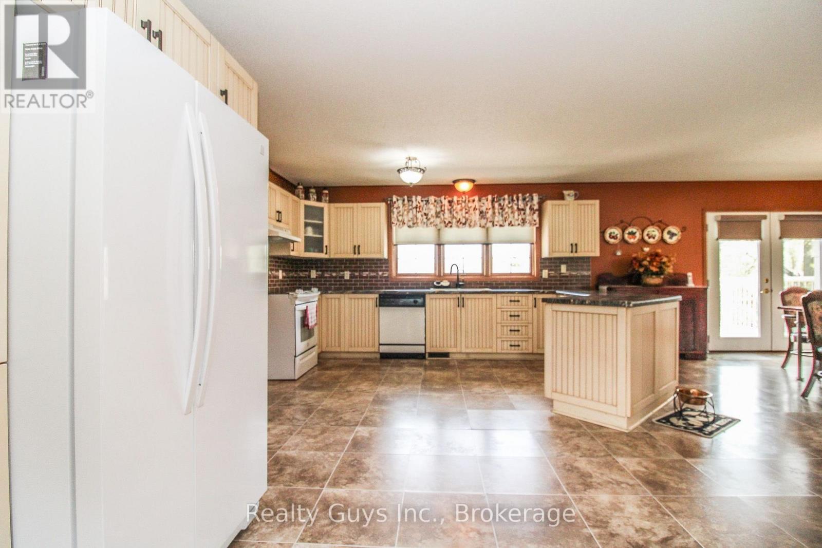 668 Brealey Drive Property Photo 14