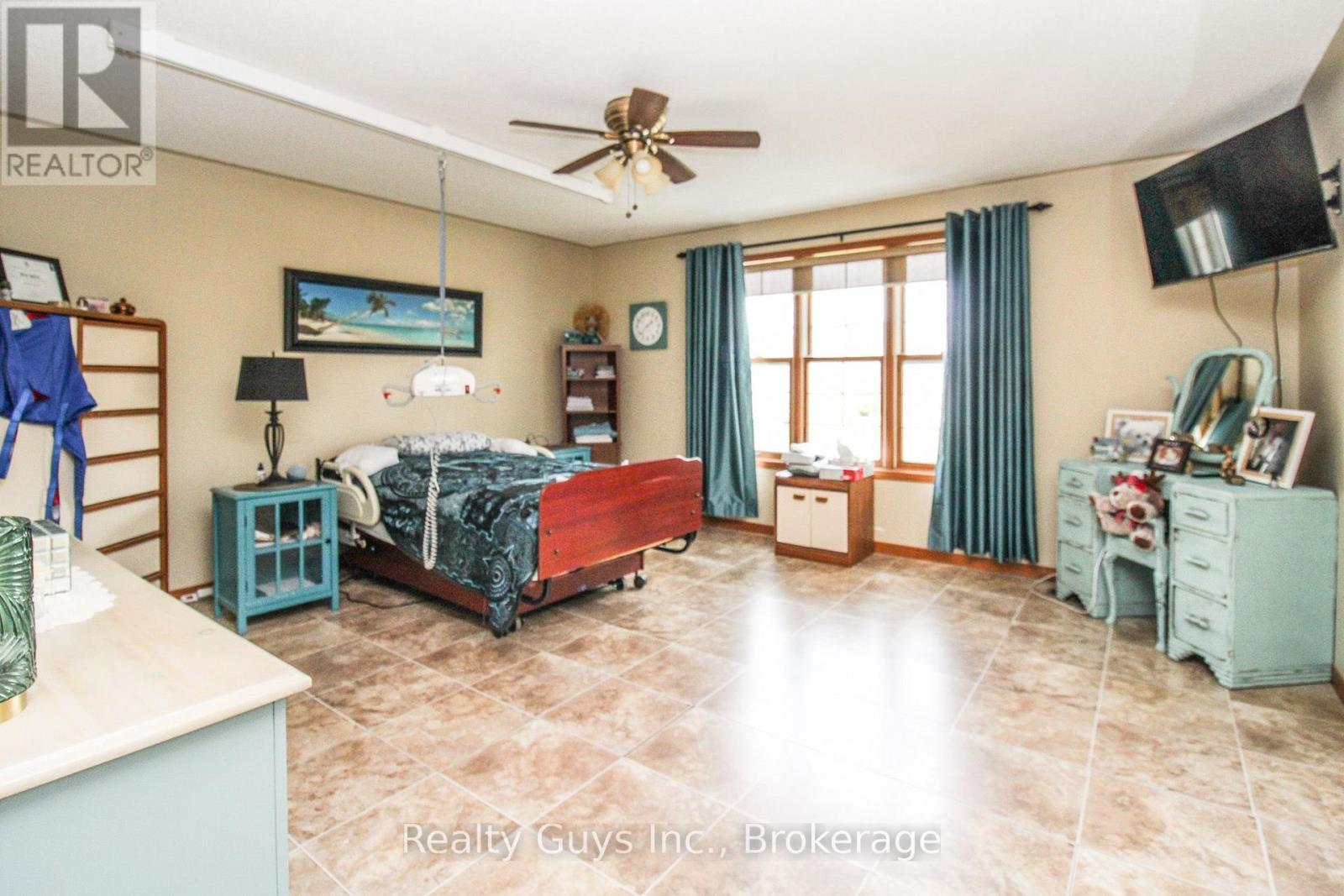 668 Brealey Drive Property Photo 16