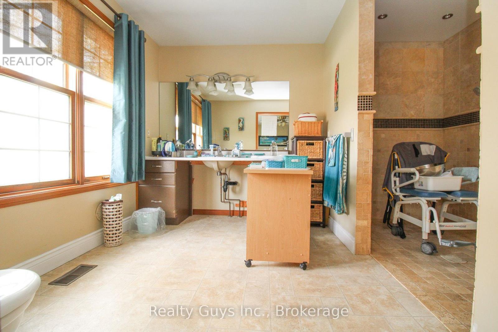 668 Brealey Drive Property Photo 18