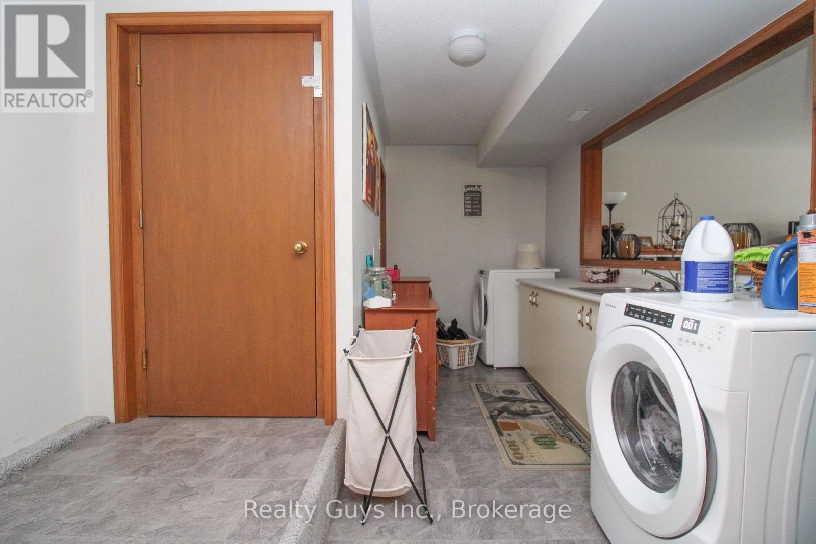 668 Brealey Drive Property Photo 48