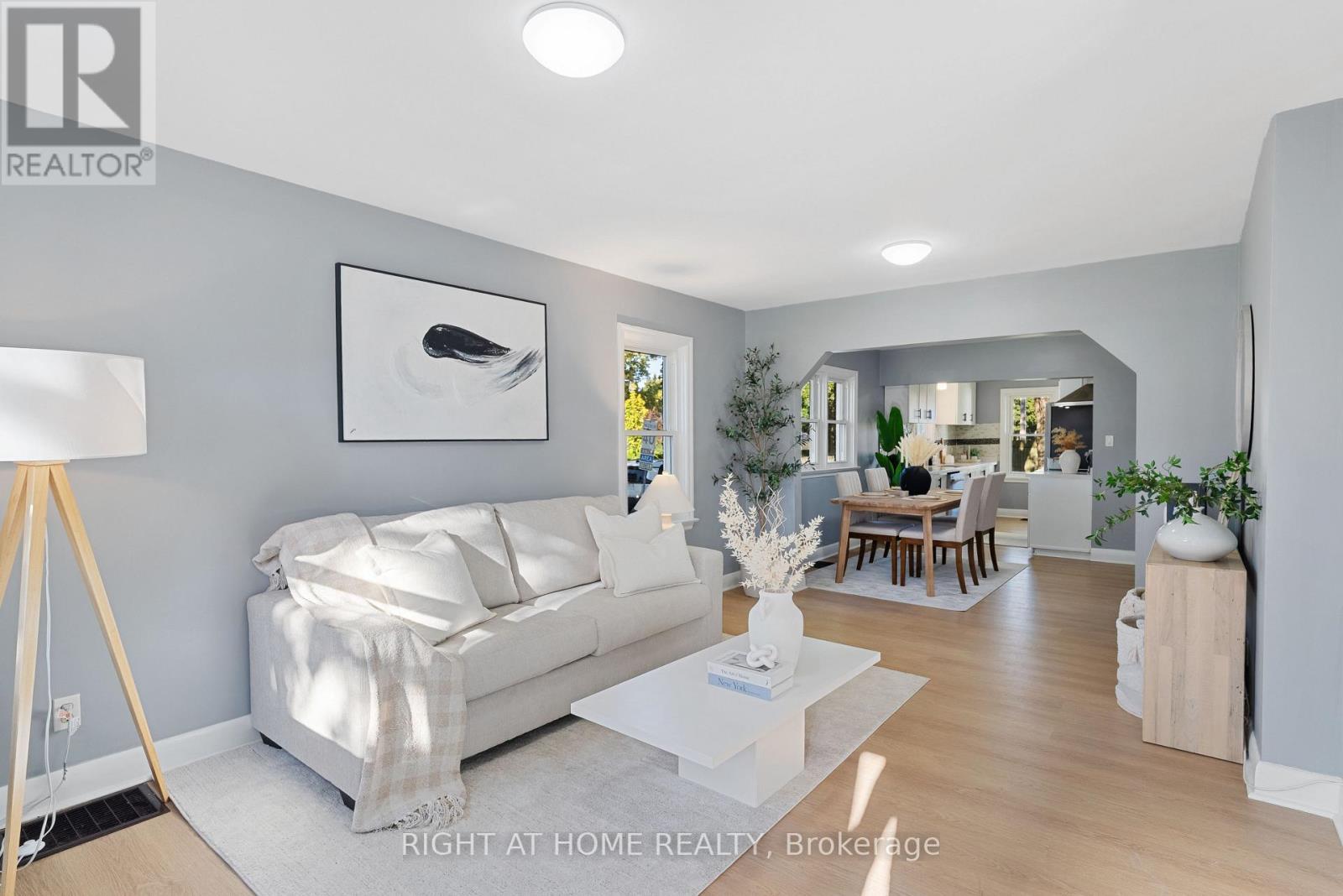 236 Highbury Avenue N Property Photo 3