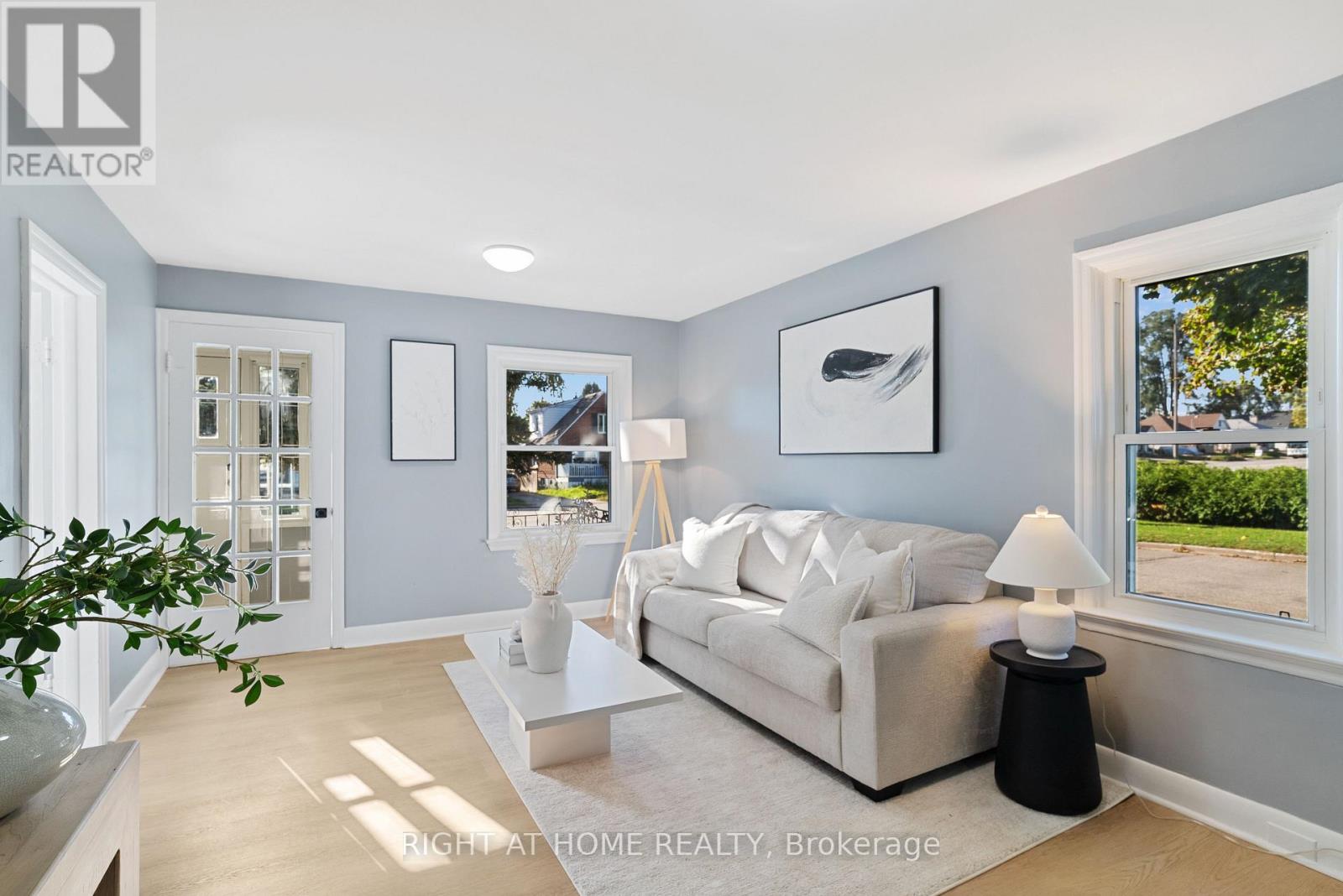 236 Highbury Avenue N Property Photo 5
