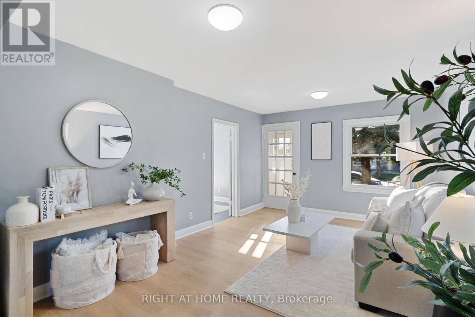 236 Highbury Avenue N Property Photo 6