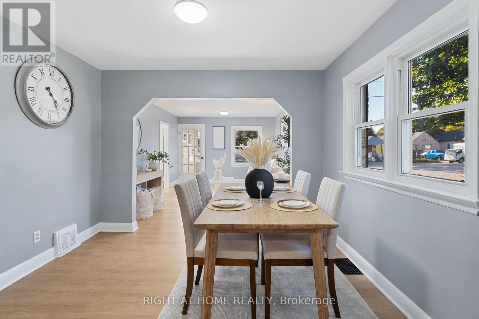 236 Highbury Avenue N Property Photo 9