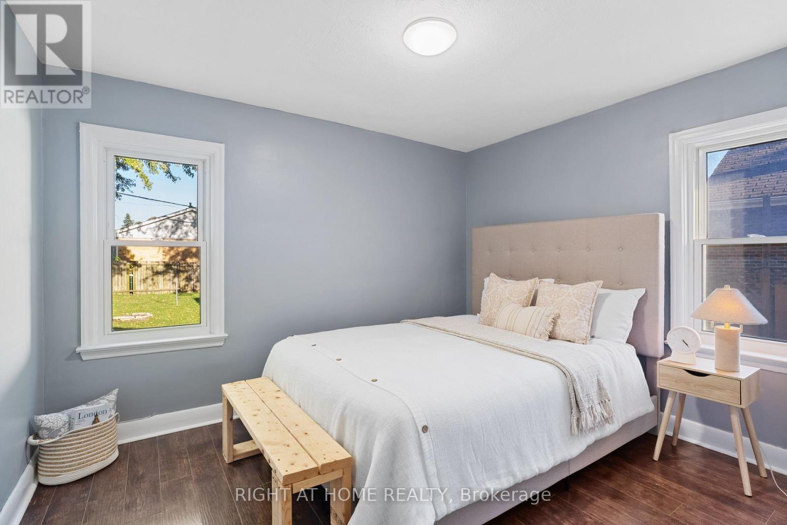 236 Highbury Avenue N Property Photo 14