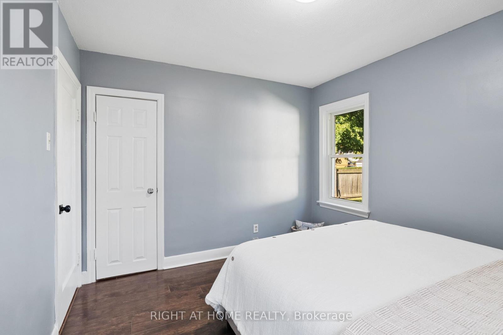 236 Highbury Avenue N Property Photo 16