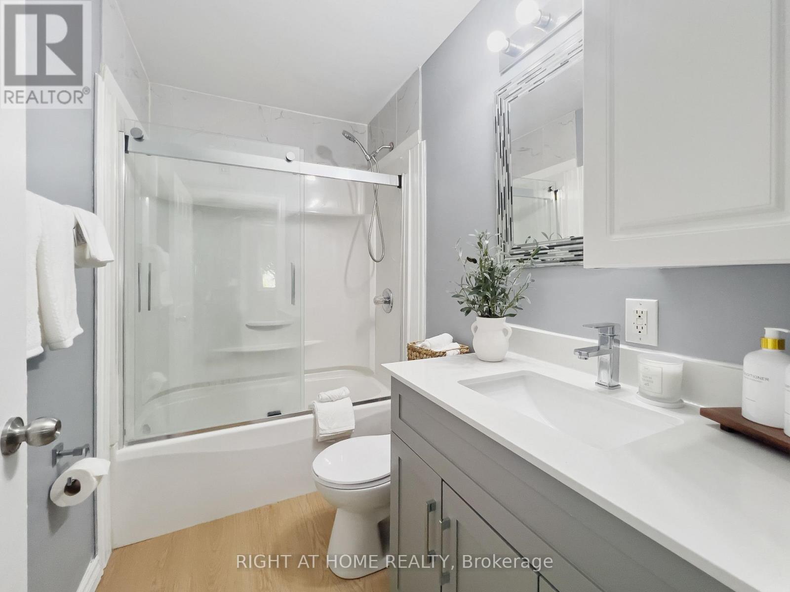236 Highbury Avenue N Property Photo 18