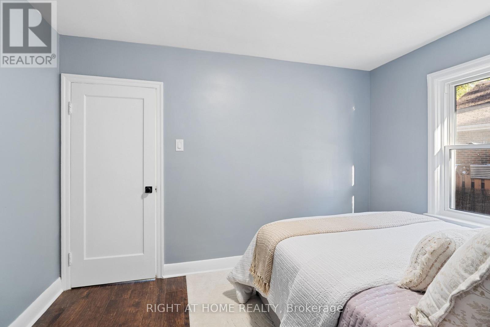 236 Highbury Avenue N Property Photo 21