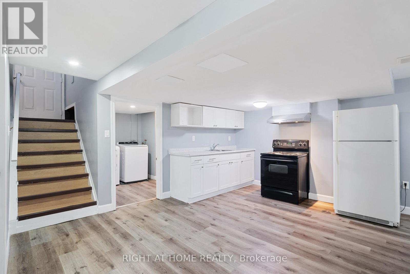 236 Highbury Avenue N Property Photo 22