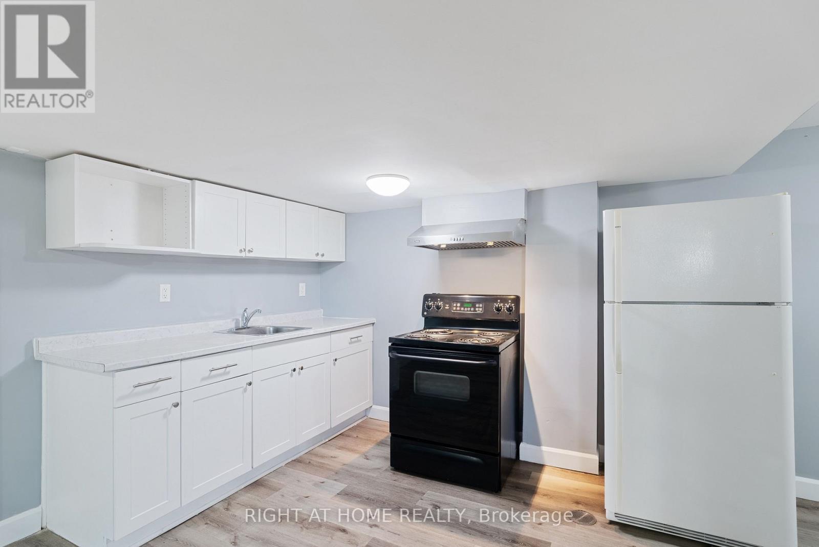 236 Highbury Avenue N Property Photo 26