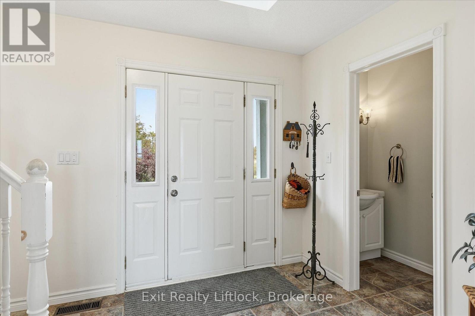 836 Hayes Line Property Photo 4