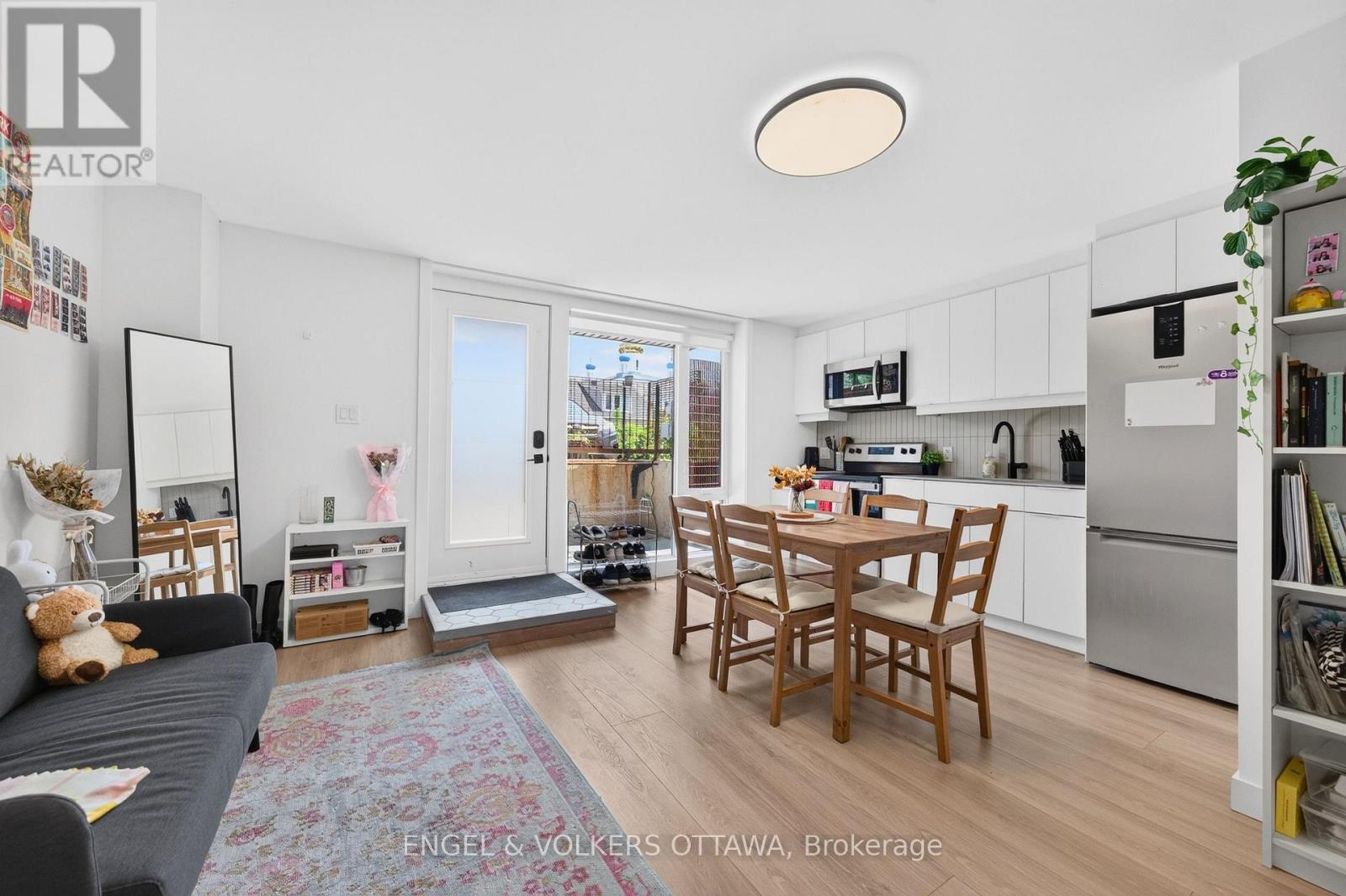 D - 119 Carruthers Avenue Property Photo 4