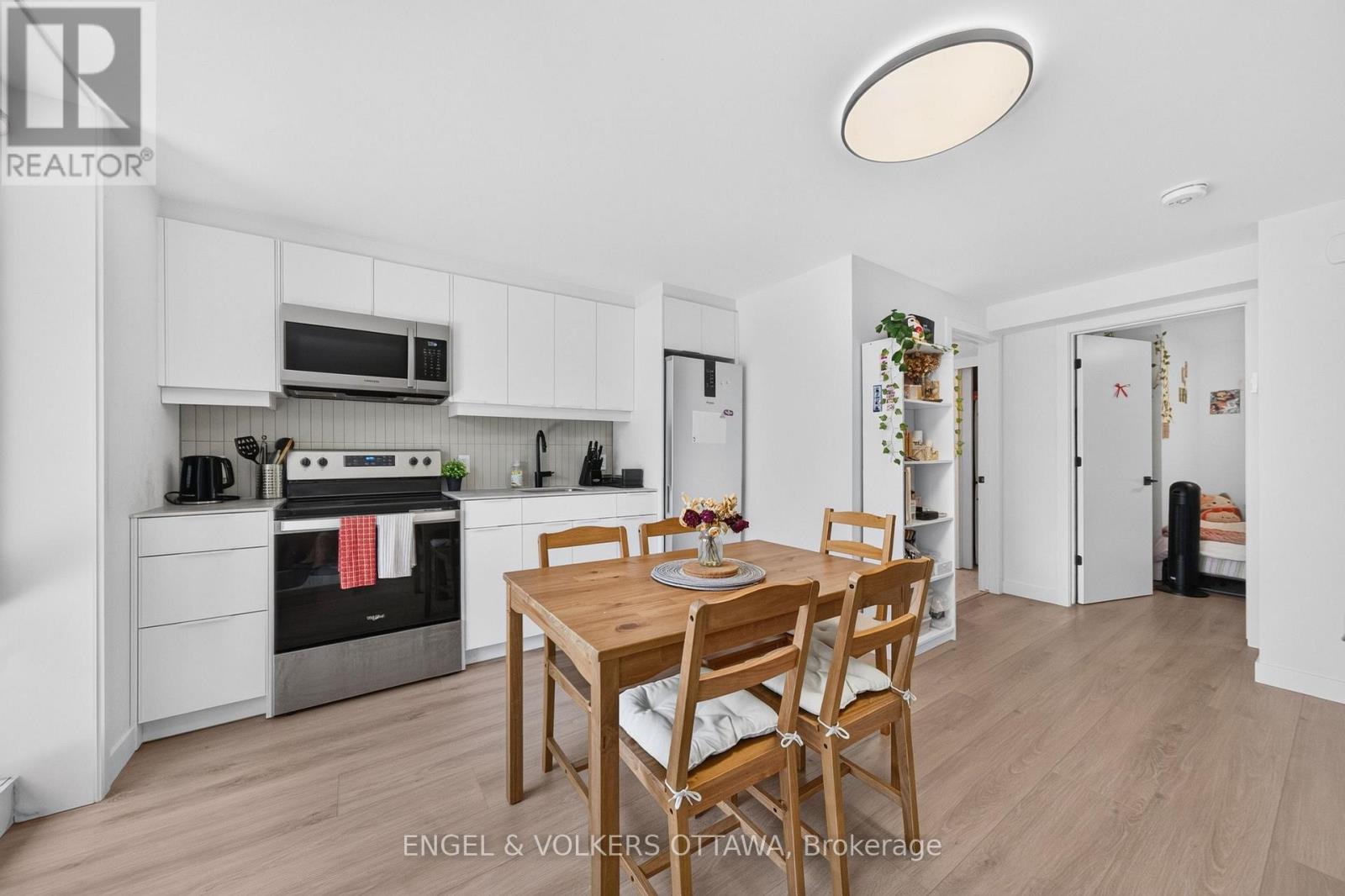 D - 119 Carruthers Avenue Property Photo 6