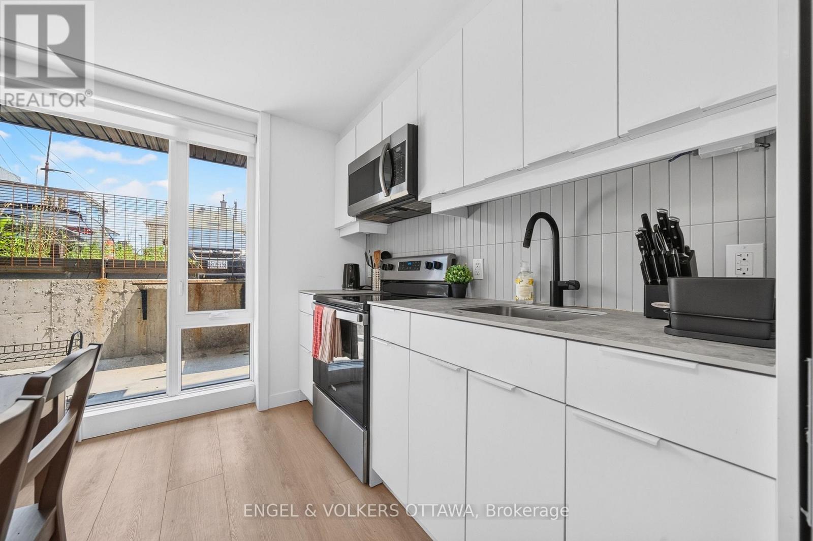 D - 119 Carruthers Avenue Property Photo 9