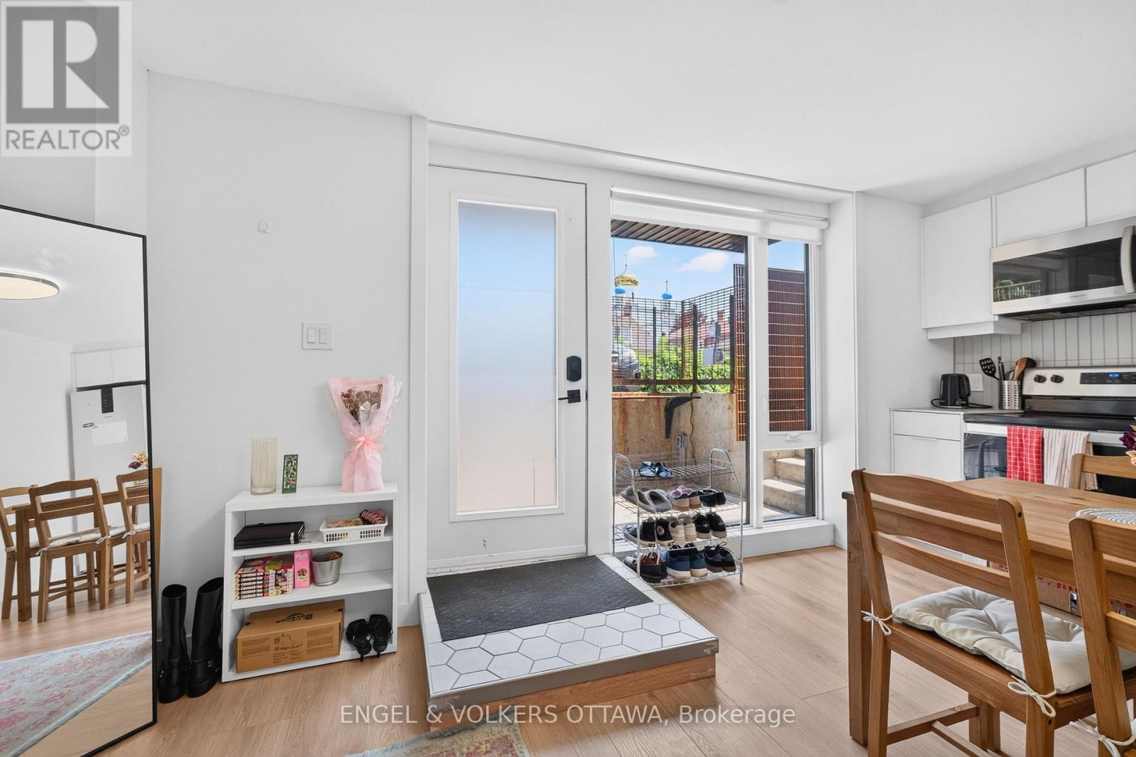 D - 119 Carruthers Avenue Property Photo 12