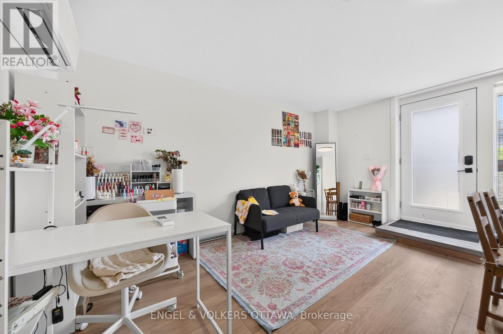D - 119 Carruthers Avenue Property Photo 13