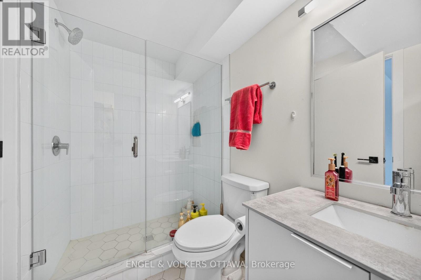 D - 119 Carruthers Avenue Property Photo 18
