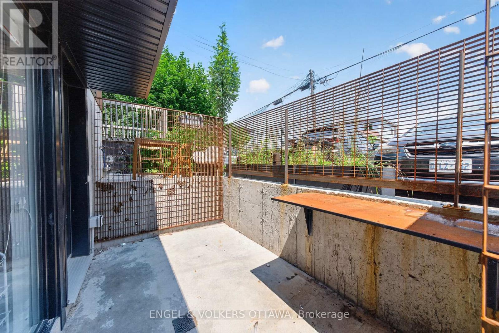D - 119 Carruthers Avenue Property Photo 22
