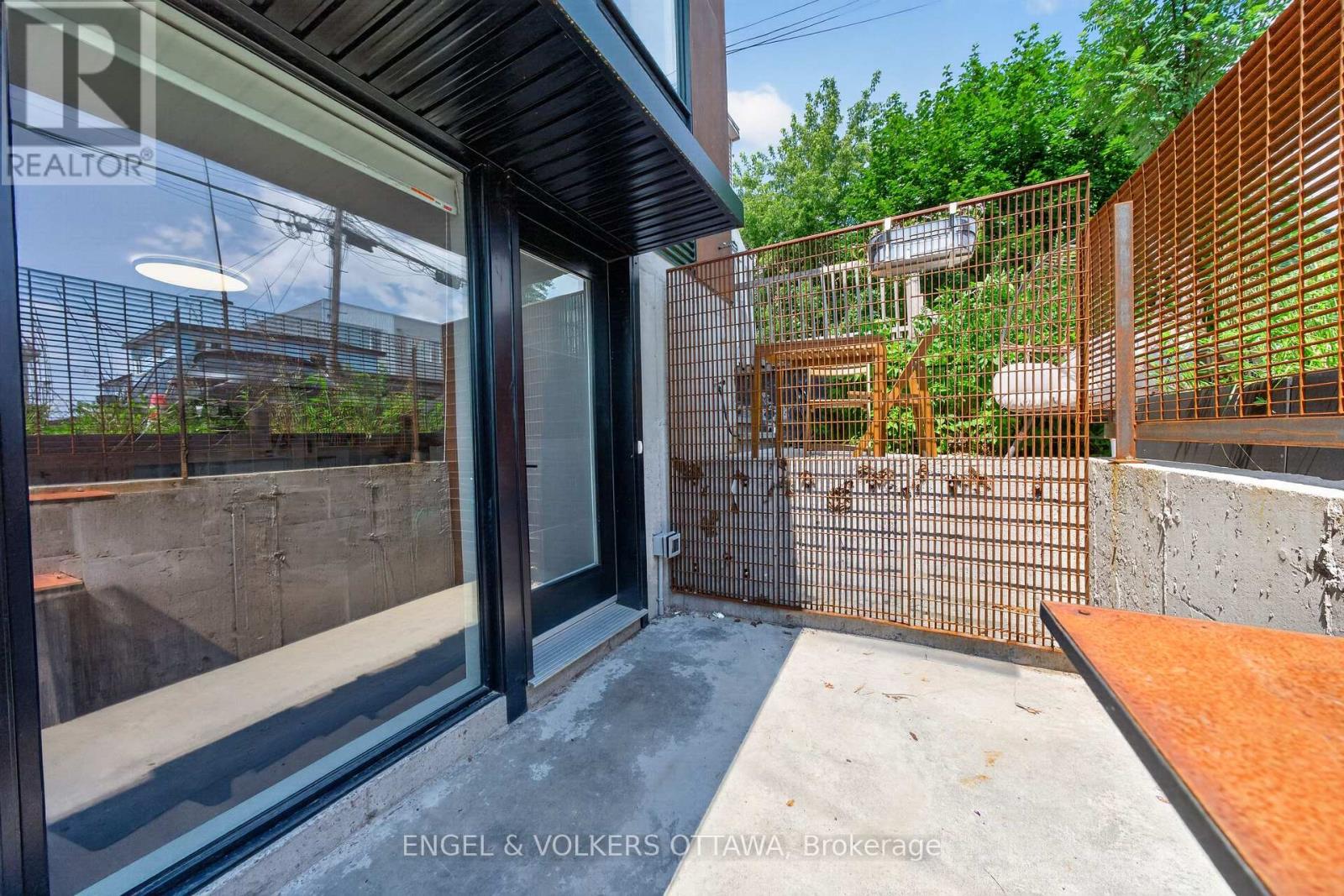 D - 119 Carruthers Avenue Property Photo 23