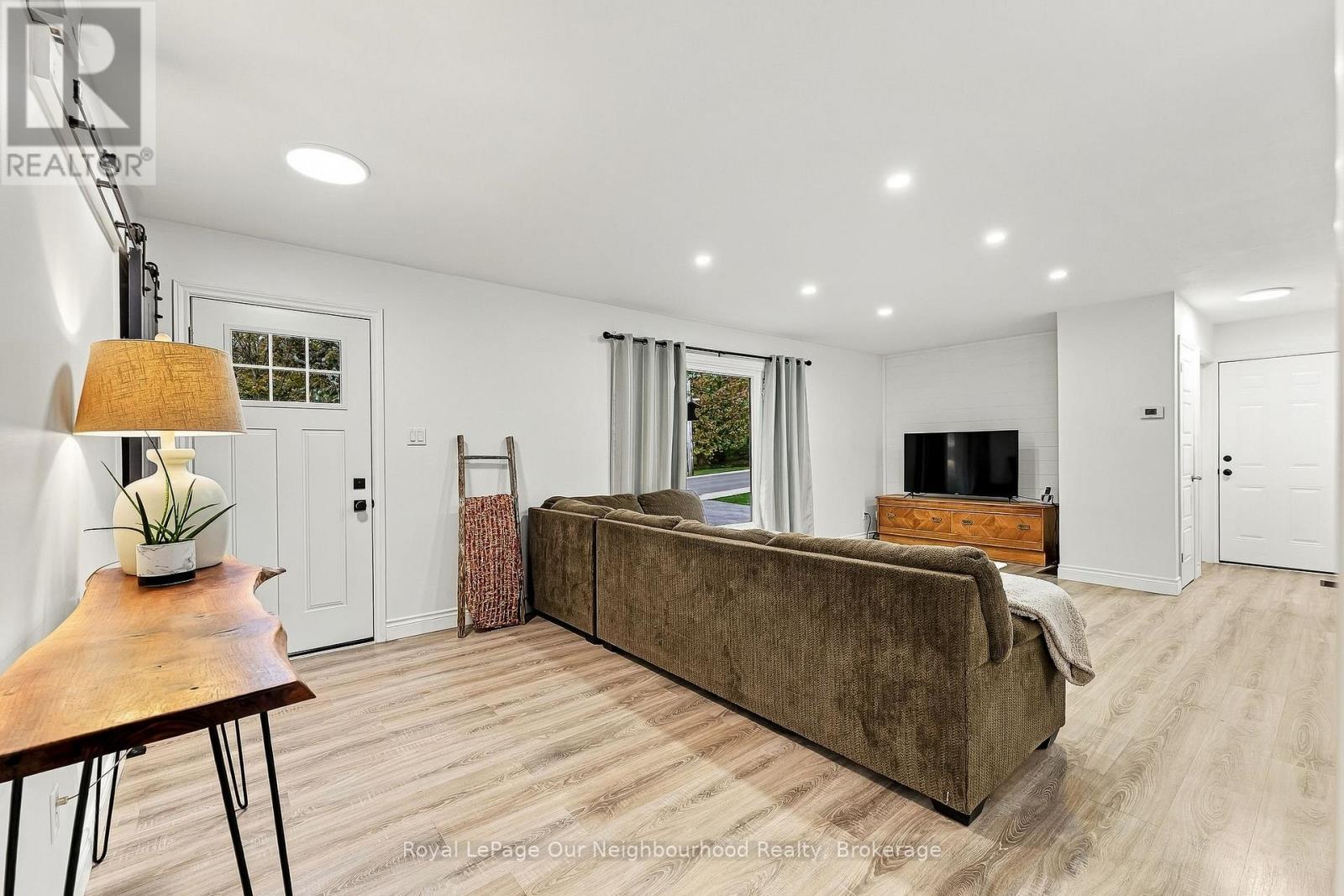 105 Sanford Street Property Photo 6