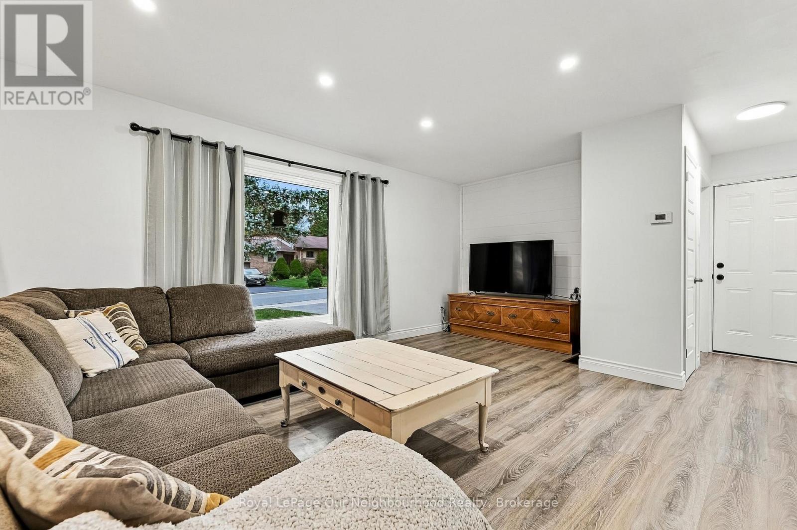 105 Sanford Street Property Photo 8