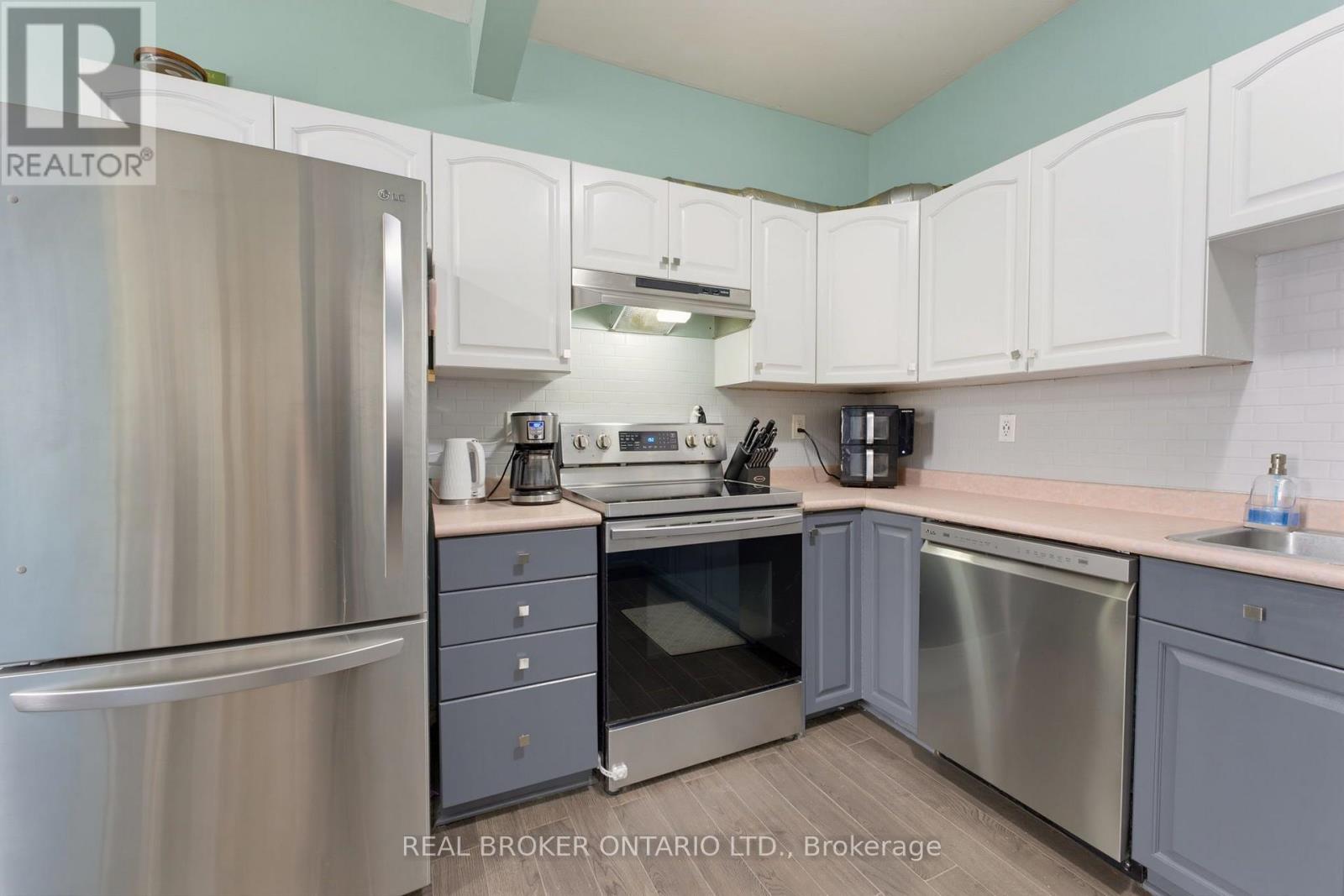 256 Dundas Street Property Photo 7