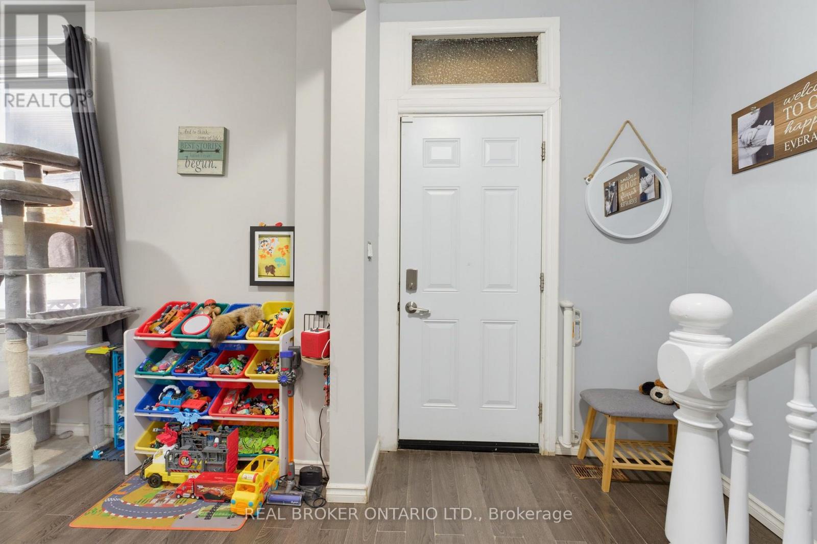256 Dundas Street Property Photo 12
