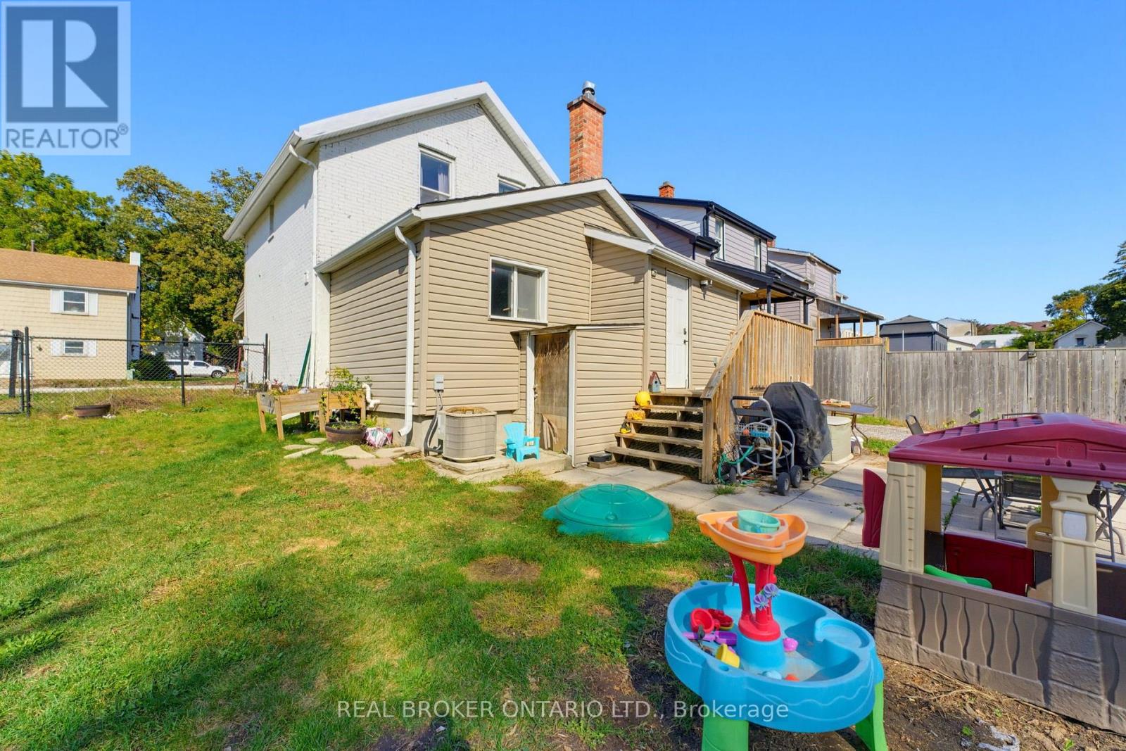 256 Dundas Street Property Photo 26