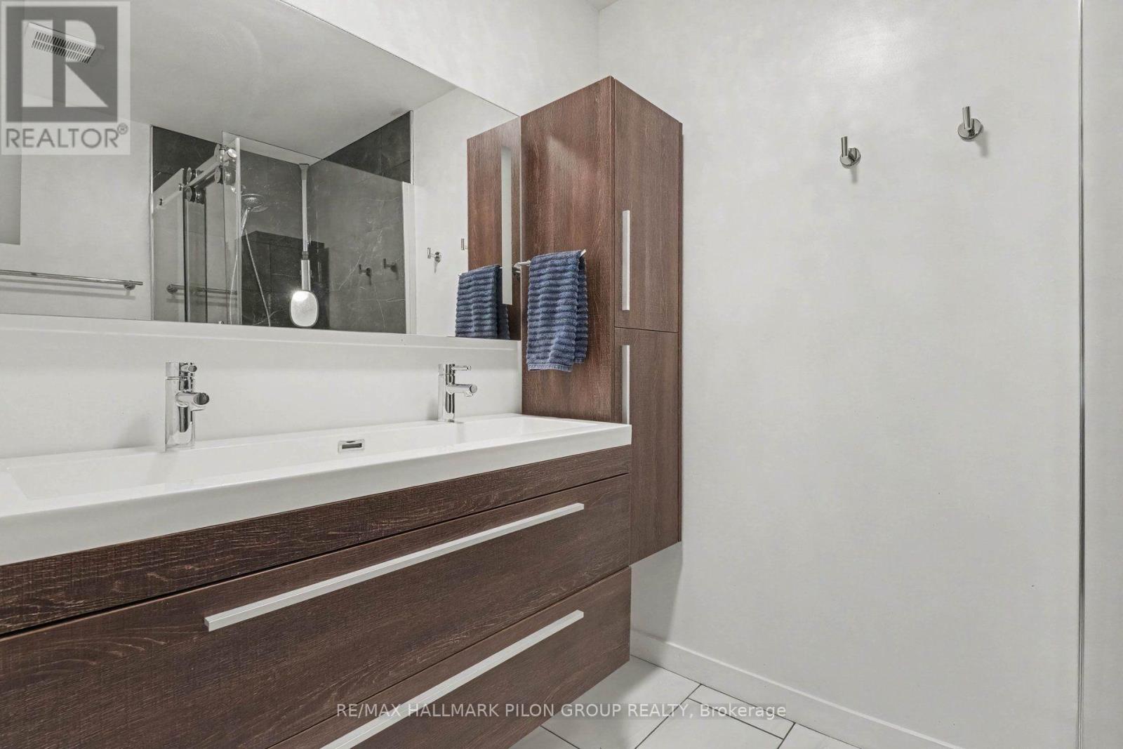 1515 Thurlow Street Property Photo 12