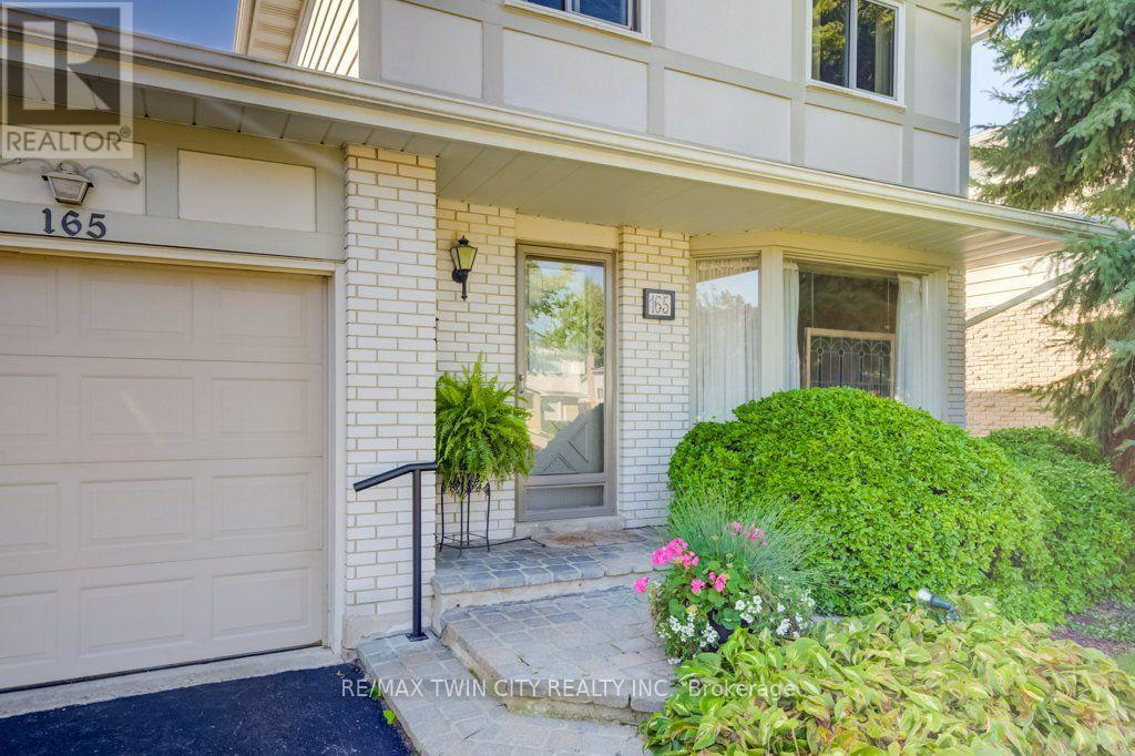 165 Mcgarry Drive Property Photo 4