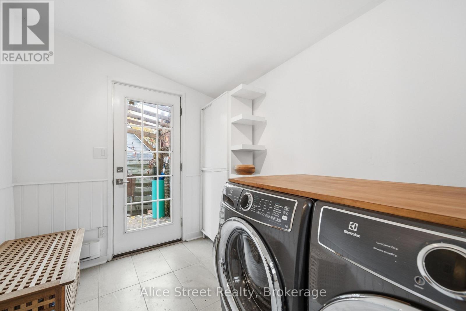 39 Arthur Street N Property Photo 8
