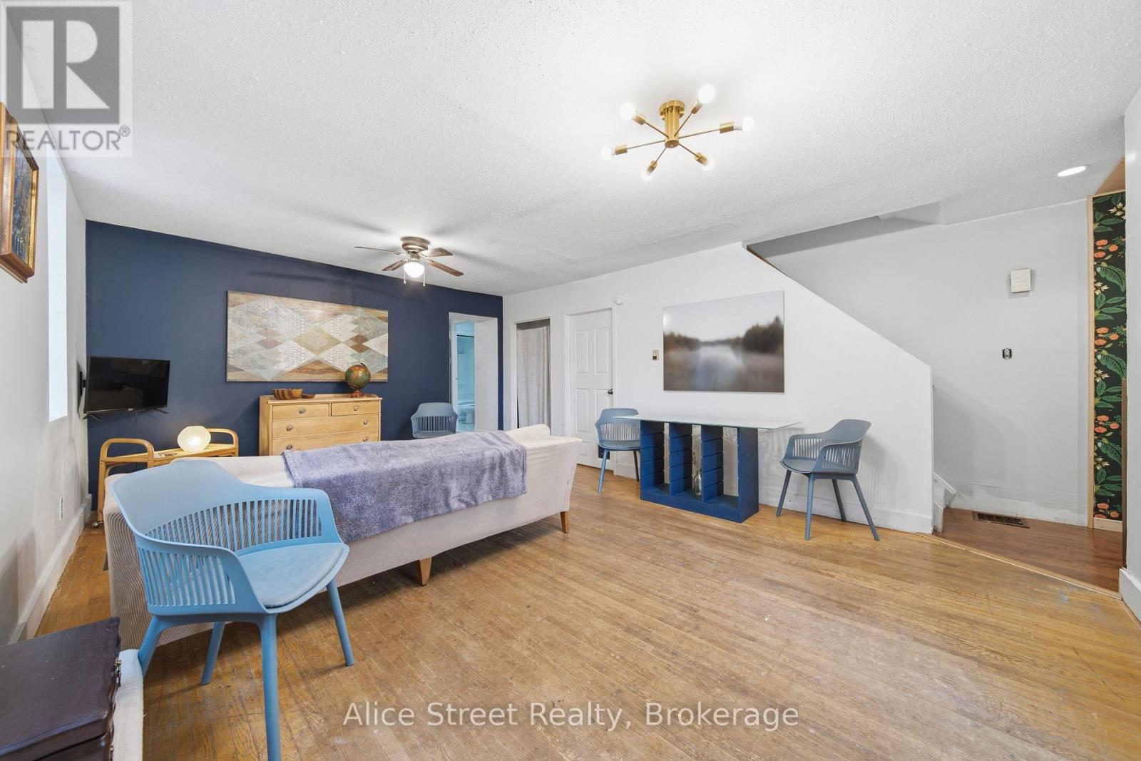 39 Arthur Street N Property Photo 10