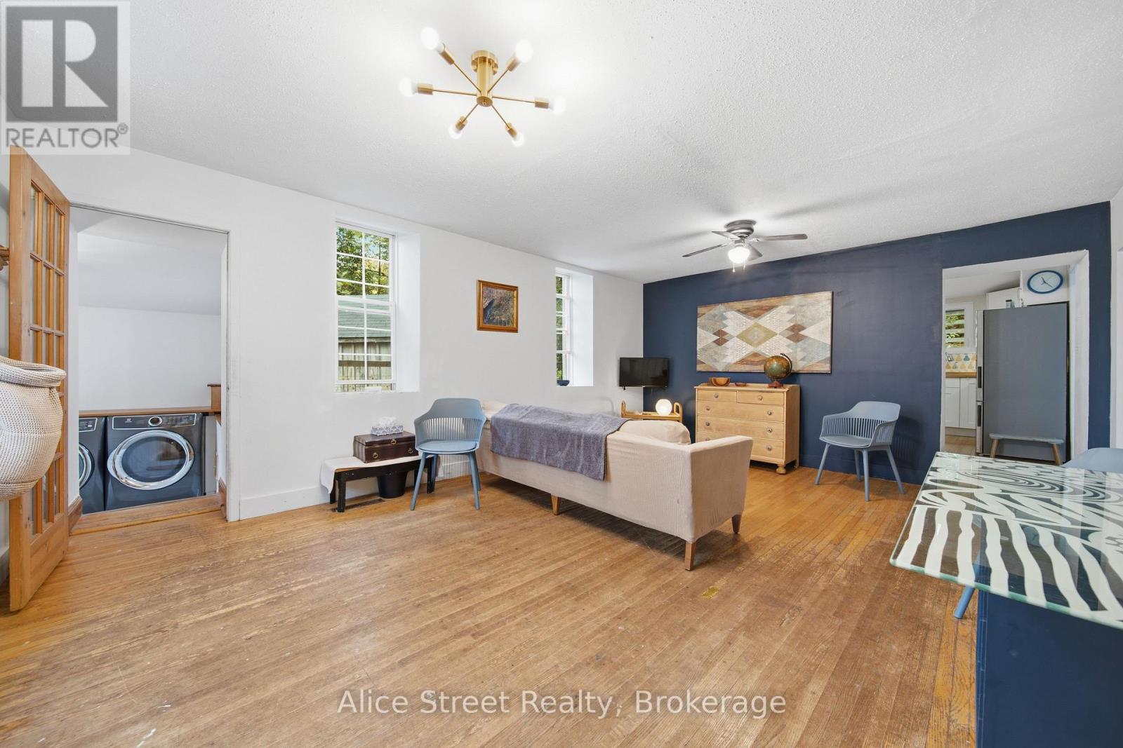 39 Arthur Street N Property Photo 11