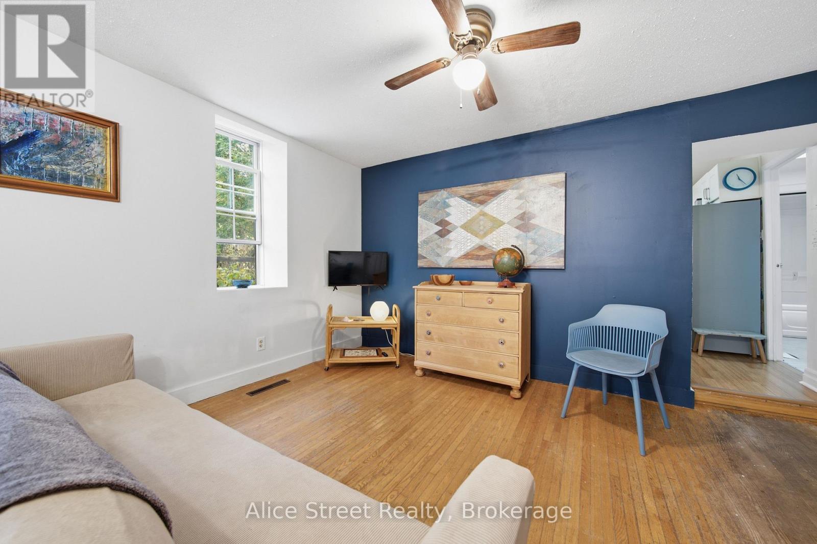 39 Arthur Street N Property Photo 12